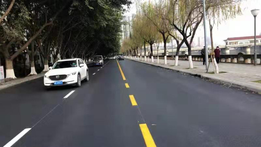 2.滨河北路东段路面提升刷新后
