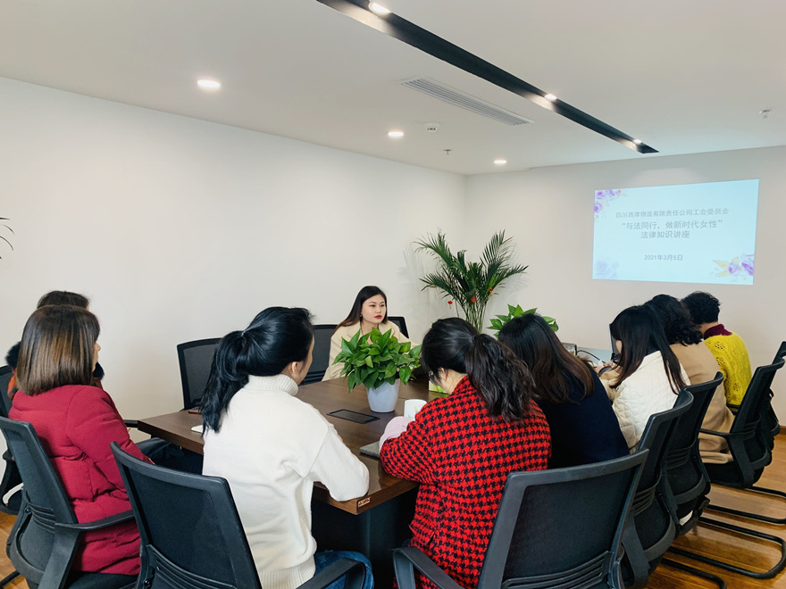 附图1执法知识讲座现场_副本