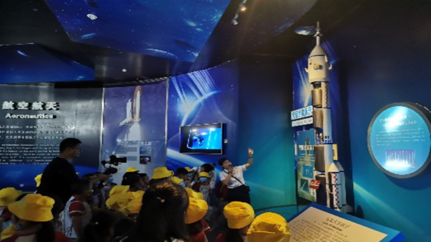 越王楼开展航空航天知识科普宣传活动