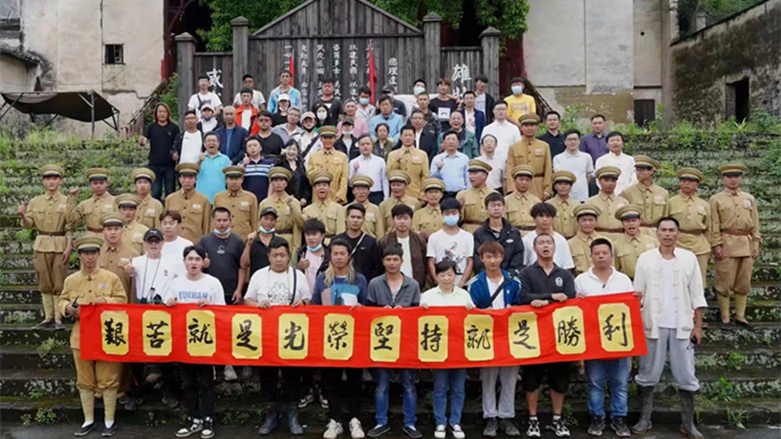 省委宣传部副部长、省广播电视局局长李晓骏调研电视剧《一起向前》拍摄事情 照片_副本