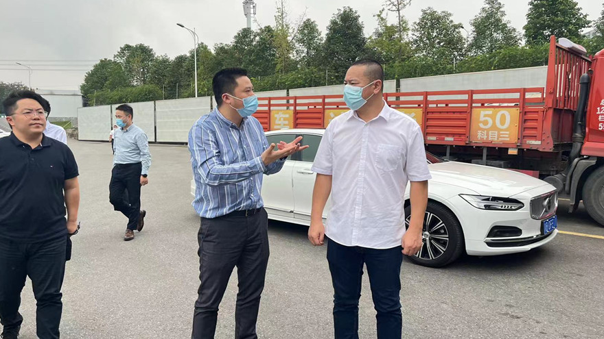 集团党委委员、副总司理孙瑞云带队督查实验驾校