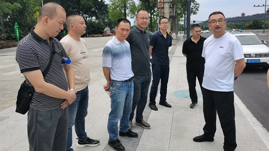 检查组在南山路项目现场开展清静隐患督导检查